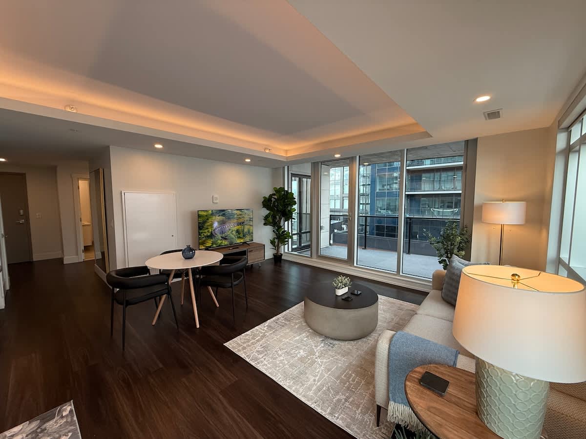 Waterfront 1 BR corner unit - 6 appliances & gym