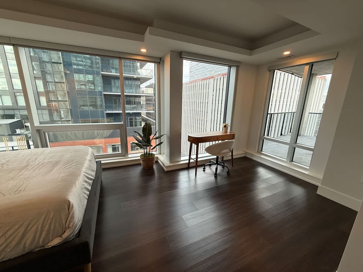 Waterfront 1 BR corner unit - 6 appliances & gym