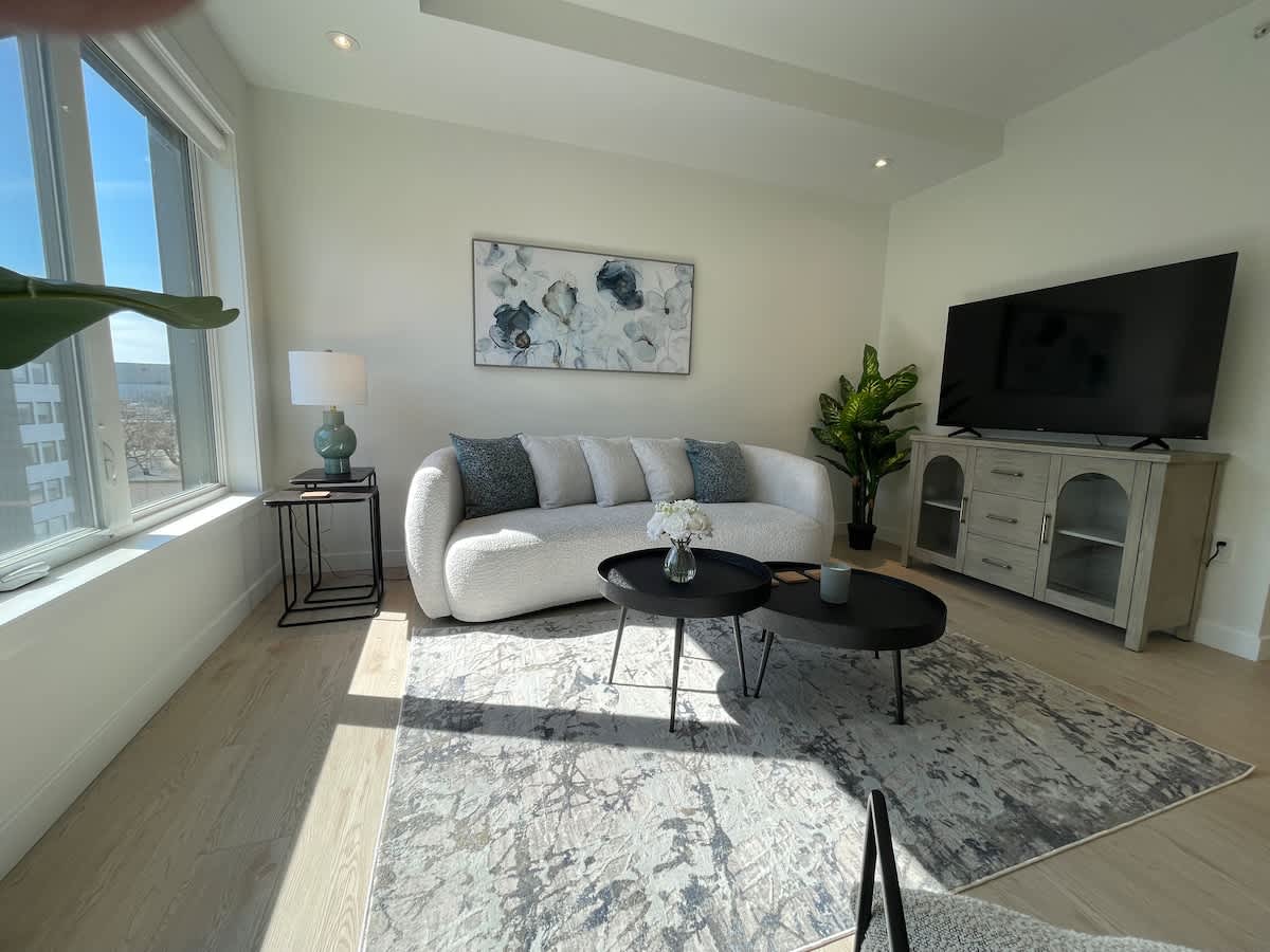 Bright, warm & spotless 1 BR in North End Halifax