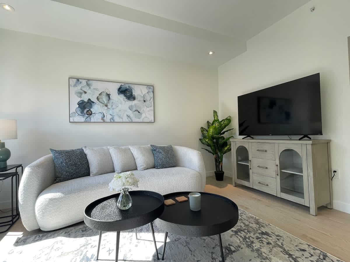 Bright, warm & spotless 1 BR in North End Halifax