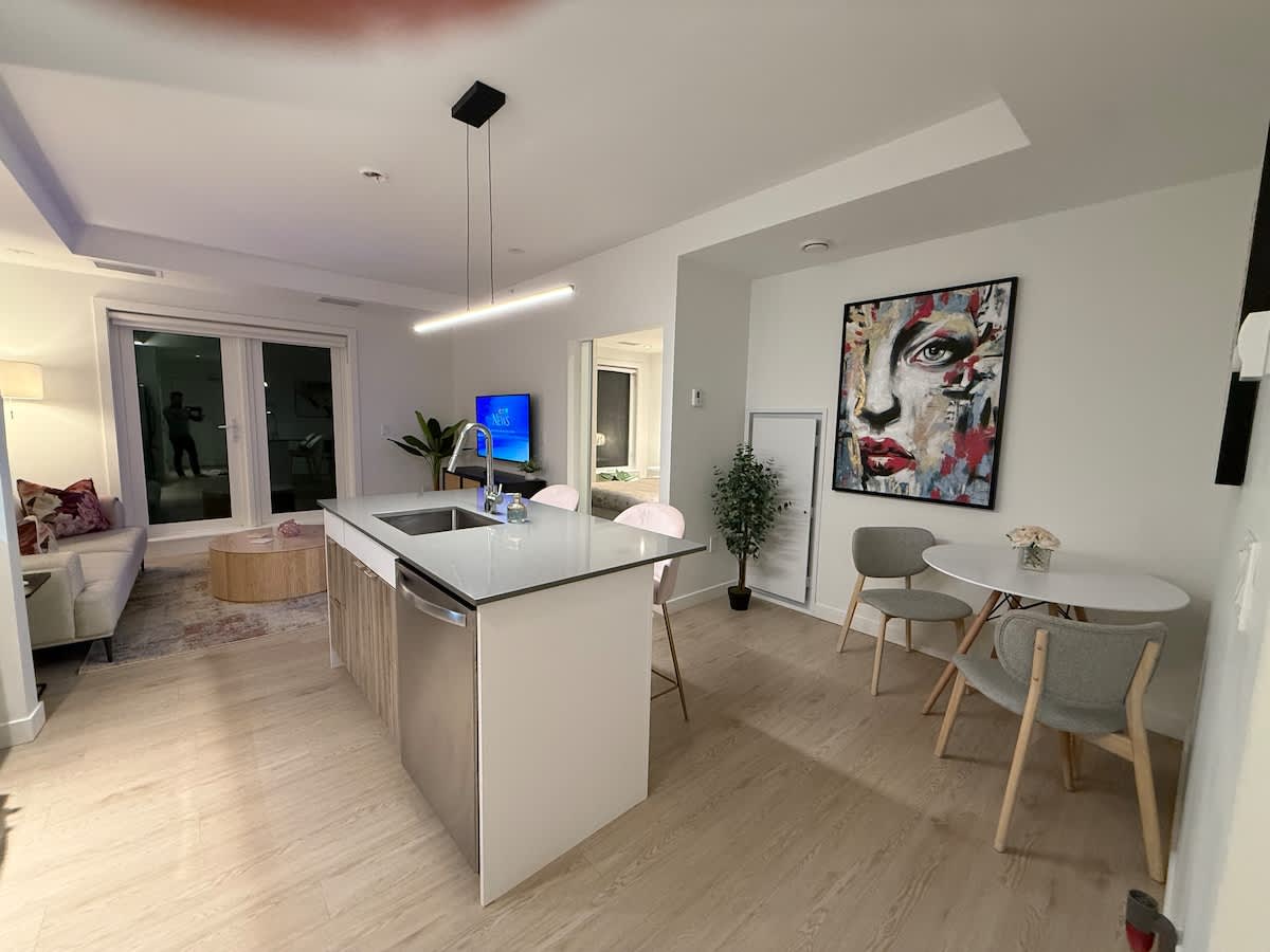 Spotless modern & bright 1 BR in North End Halifax