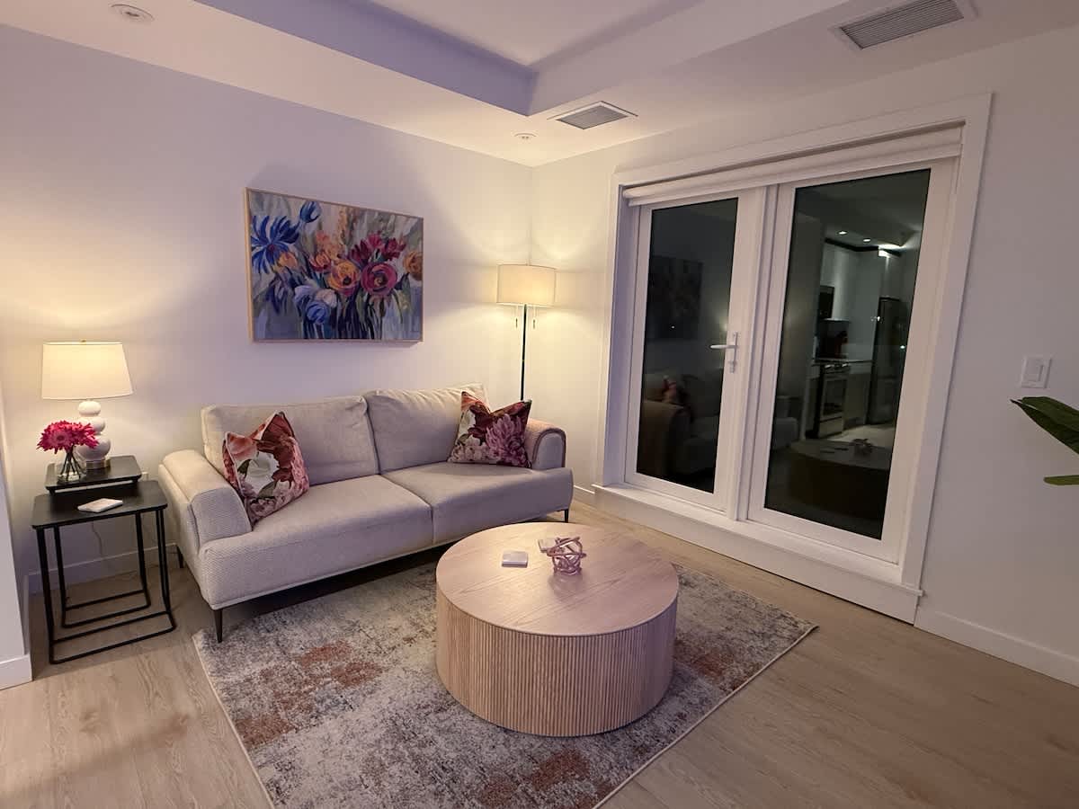 Spotless modern & bright 1 BR in North End Halifax
