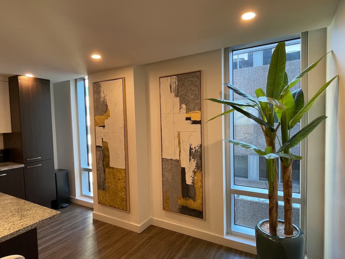 Large 1 BR with 6 appliances and rooftop swim spa