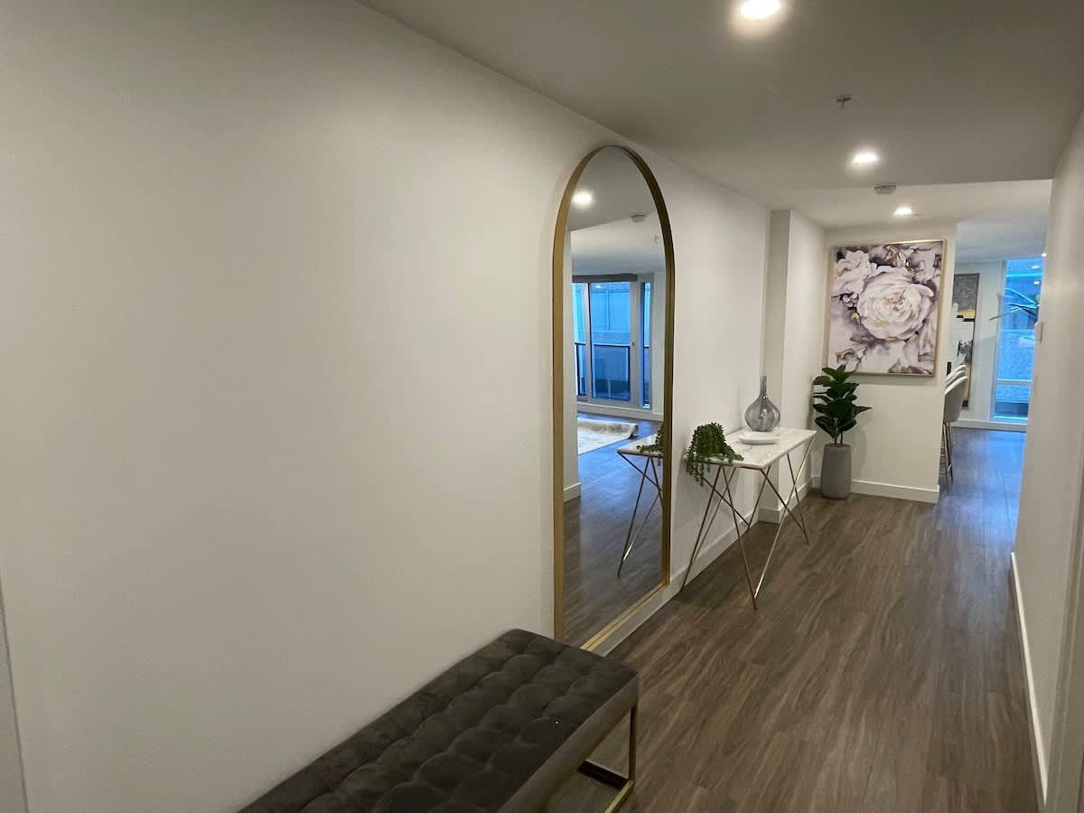 Large 1 BR with 6 appliances and rooftop swim spa