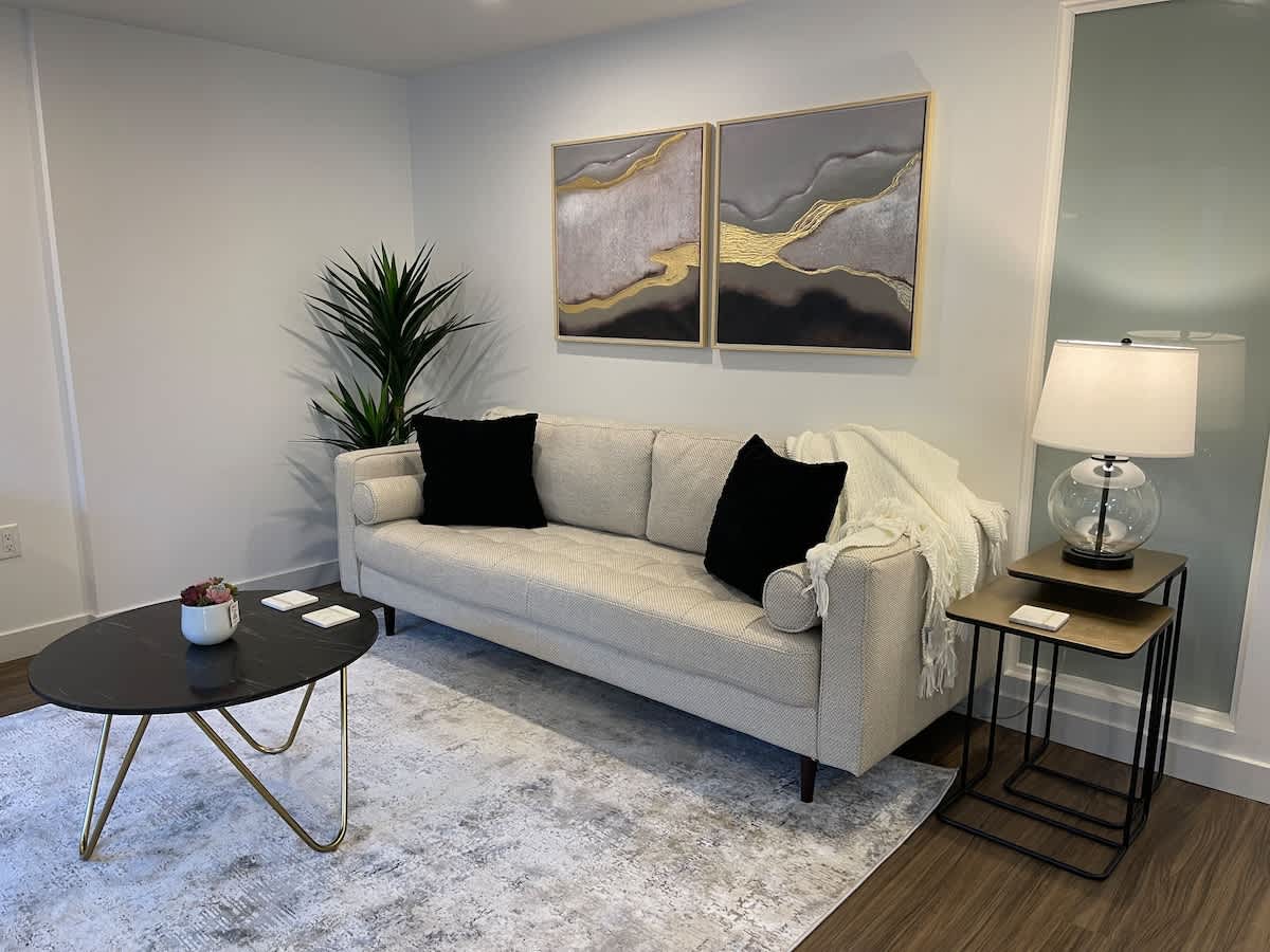 Large 1 BR with 6 appliances and rooftop swim spa