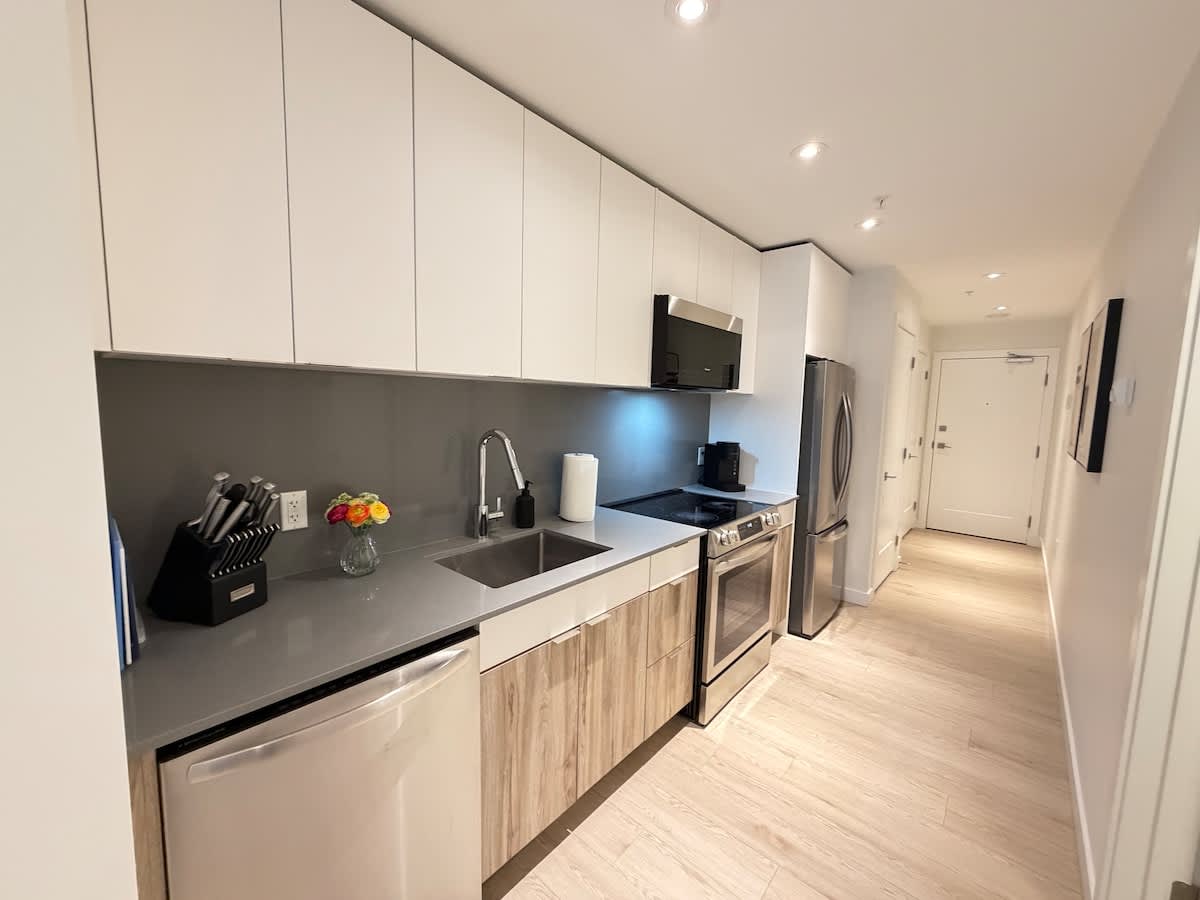 Spotless 1 BR in North End HFX with 6 appliances