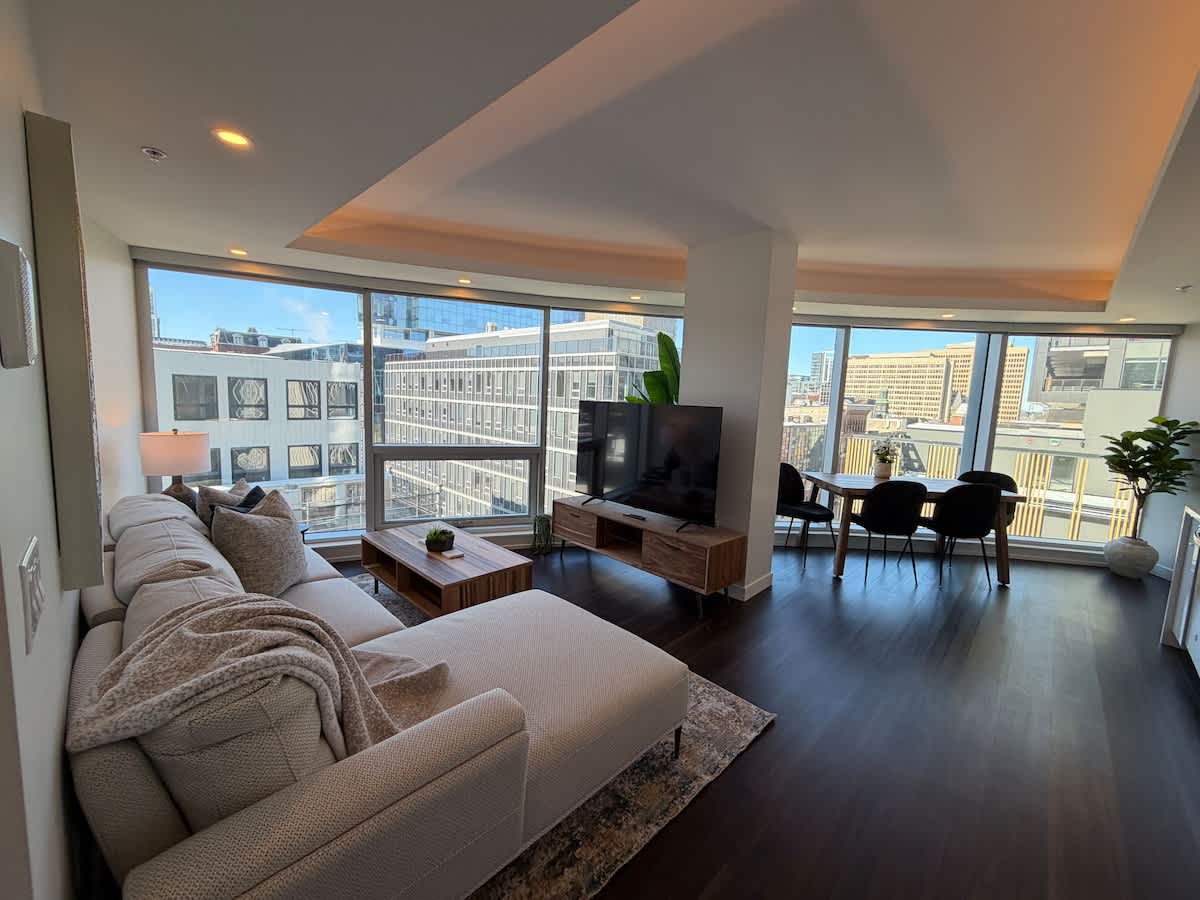 Downtown waterfront 2 BR and 2 Bath with 6 appliances