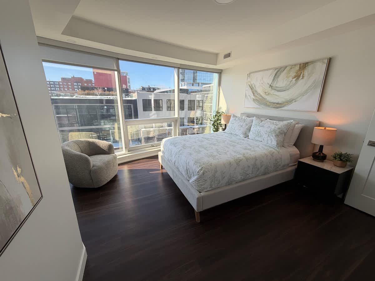Downtown waterfront 2 BR and 2 Bath with 6 appliances