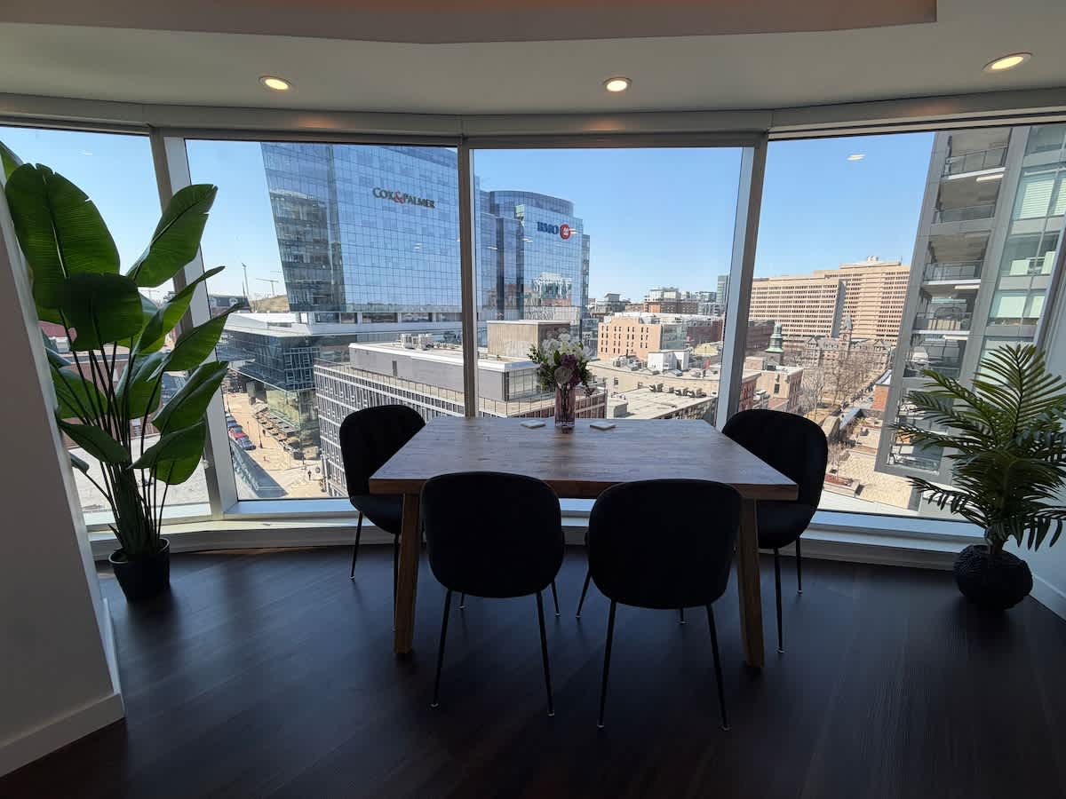 2 BR & 2 Bath luxury condo with amazing city views!