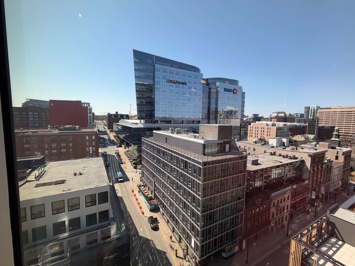 2 BR & 2 Bath luxury condo with amazing city views!