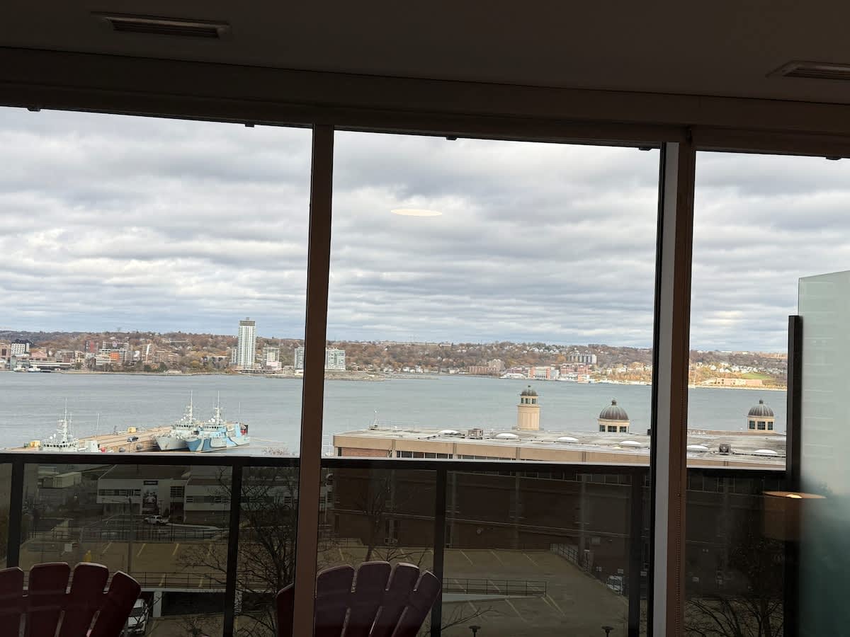 Halifax waterfront 2 BR and 2 Bath with 6 appliances