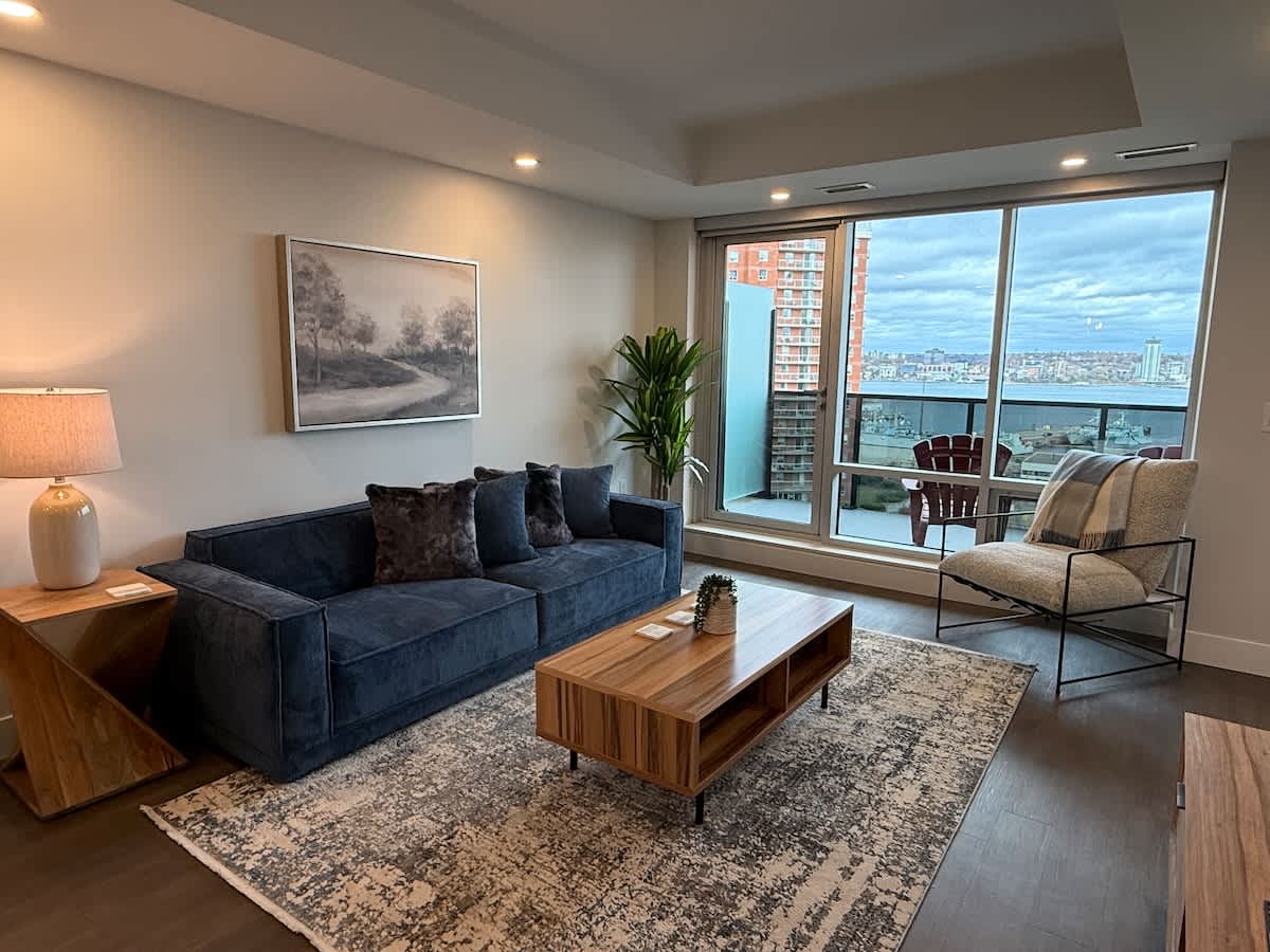 Halifax waterfront 2 BR and 2 Bath with 6 appliances