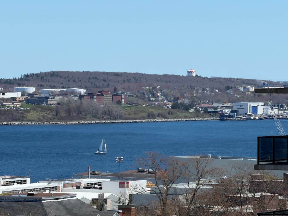 Northend HFX 2 BR/ 2 Bath Penthouse with waterview