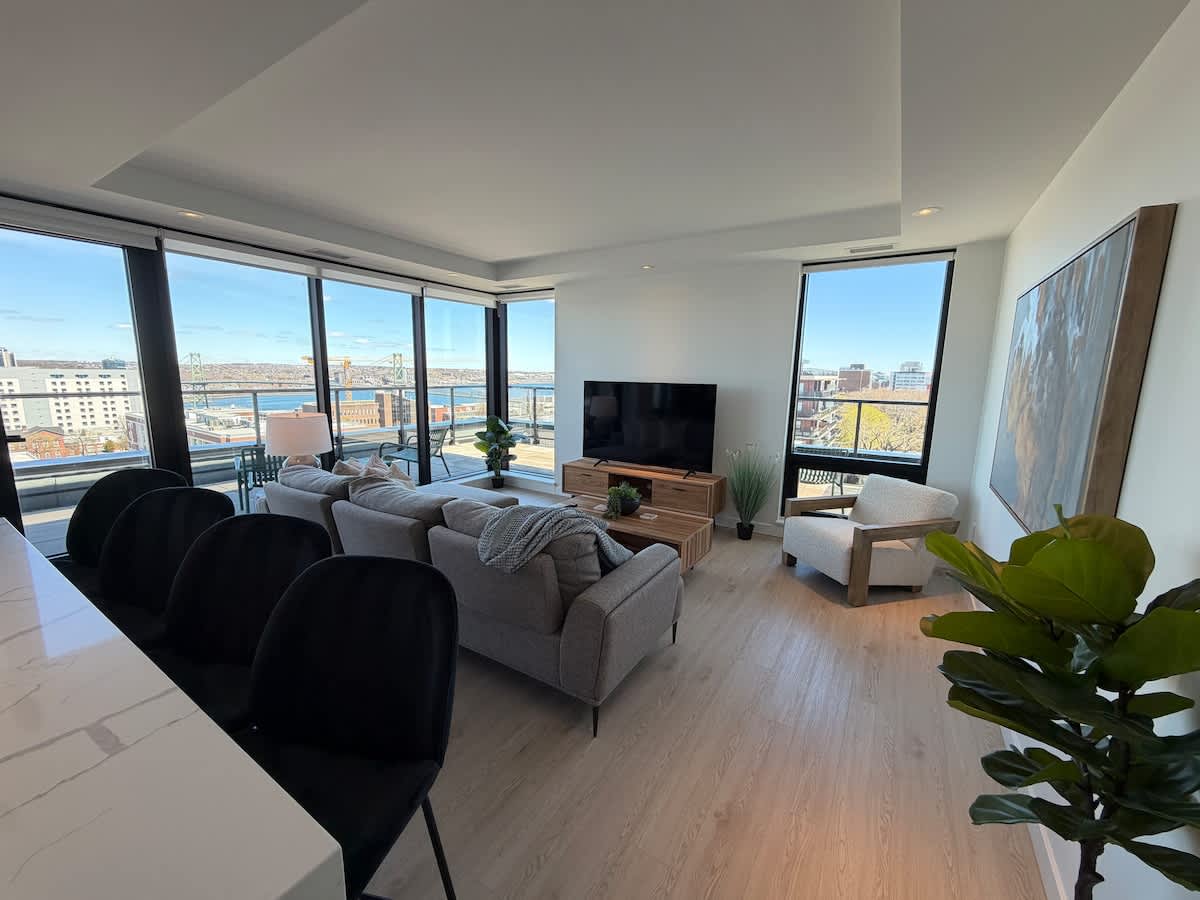 Northend HFX 2 BR/ 2 Bath Penthouse with waterview