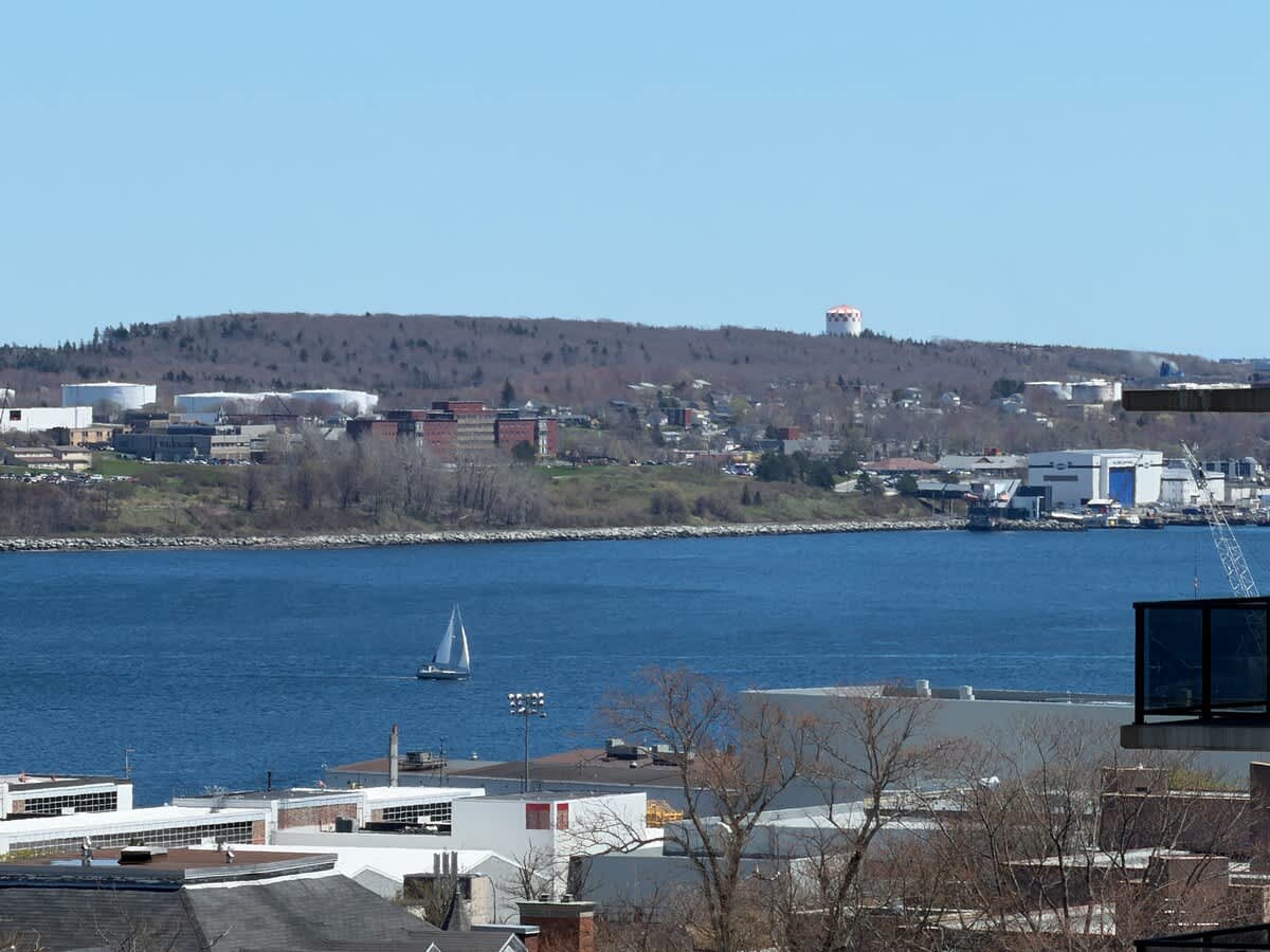 Northend HFX 2 BR/ 2 Bath Penthouse with waterview