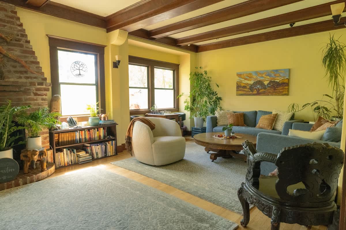 Beautiful Artistic Gem with Garden Patio