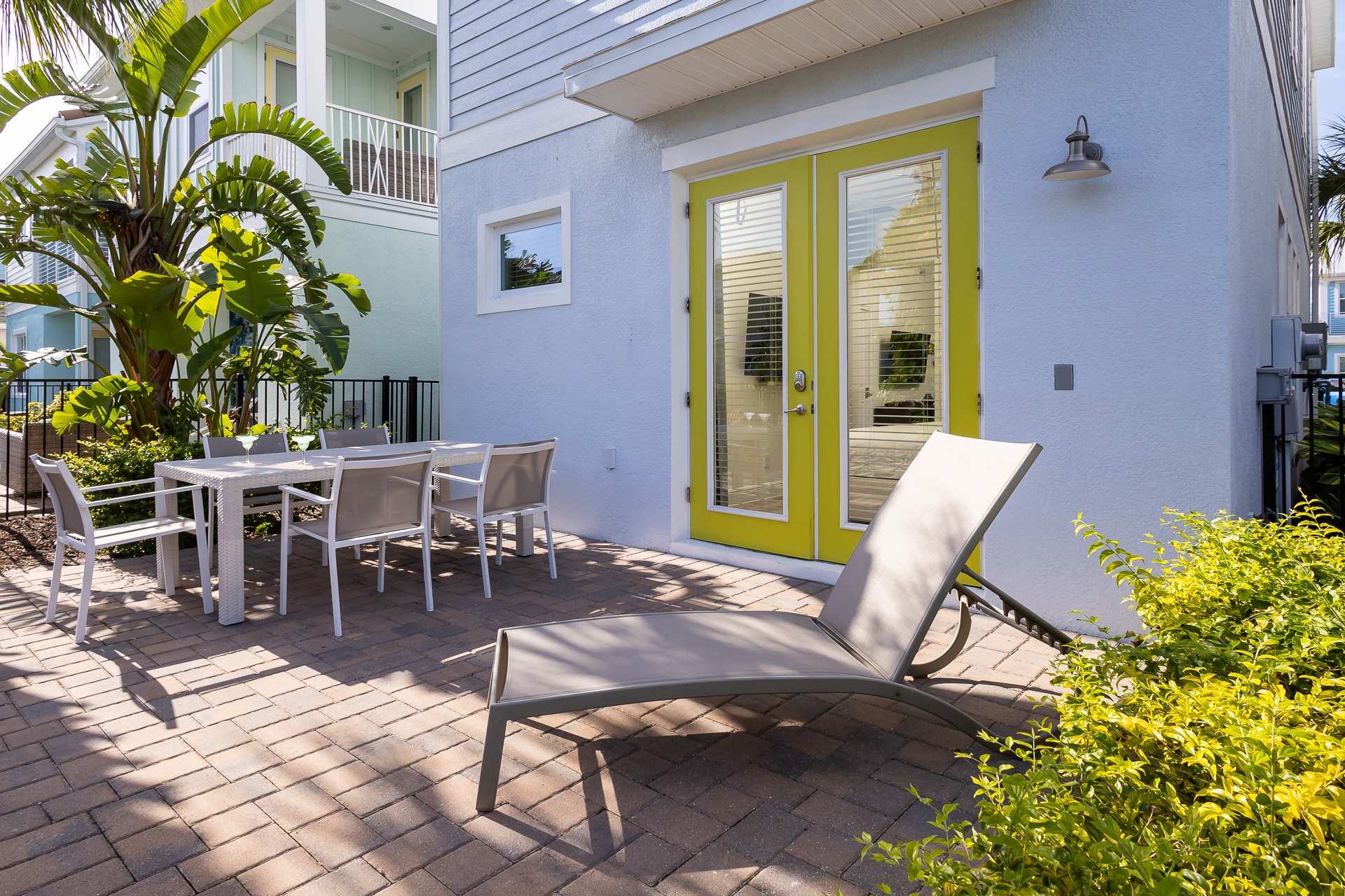 Lounge & dine in the sunshine on the spacious back patio
