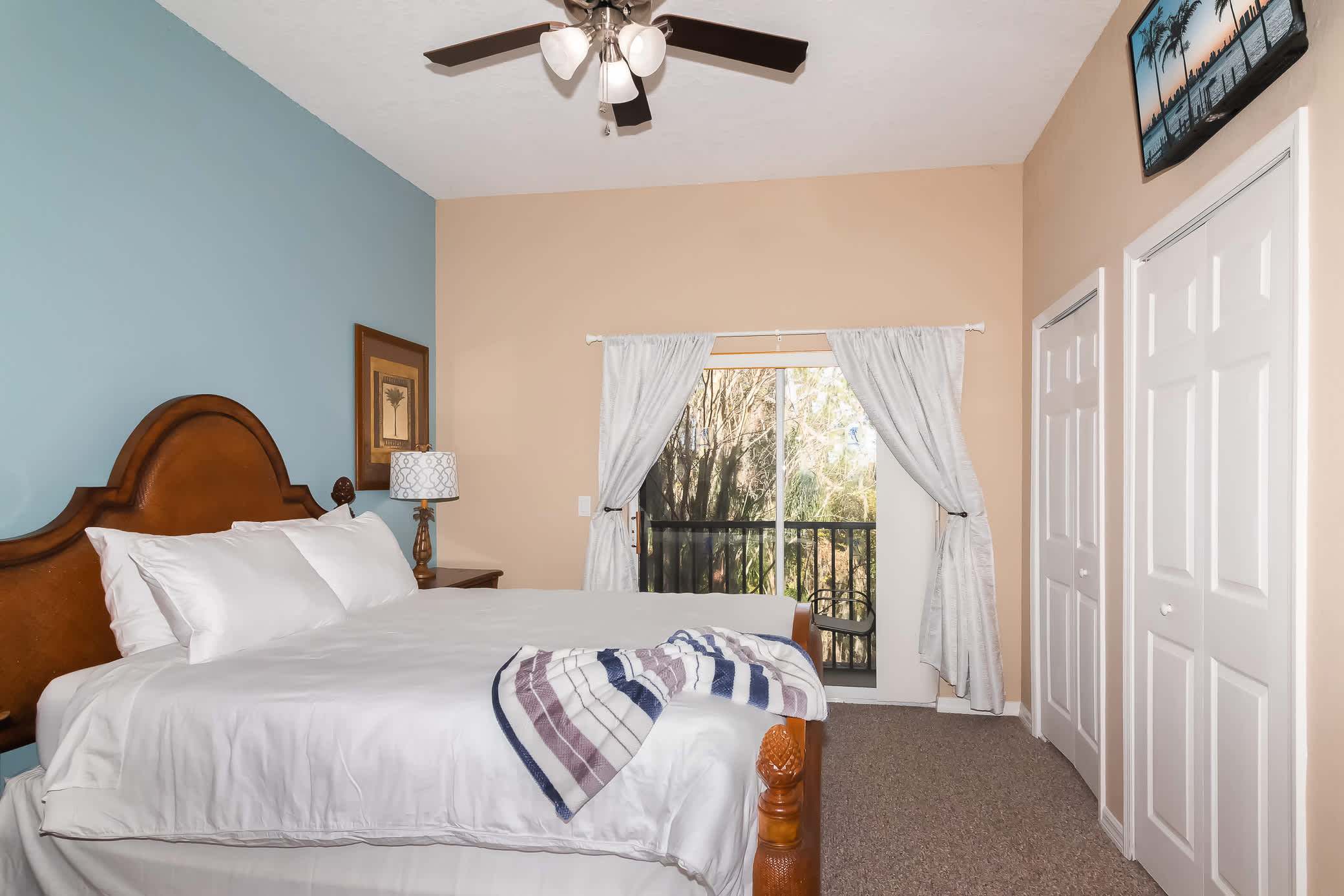 Breezy Day at Bahama Bay - Near Theme Parks! 7