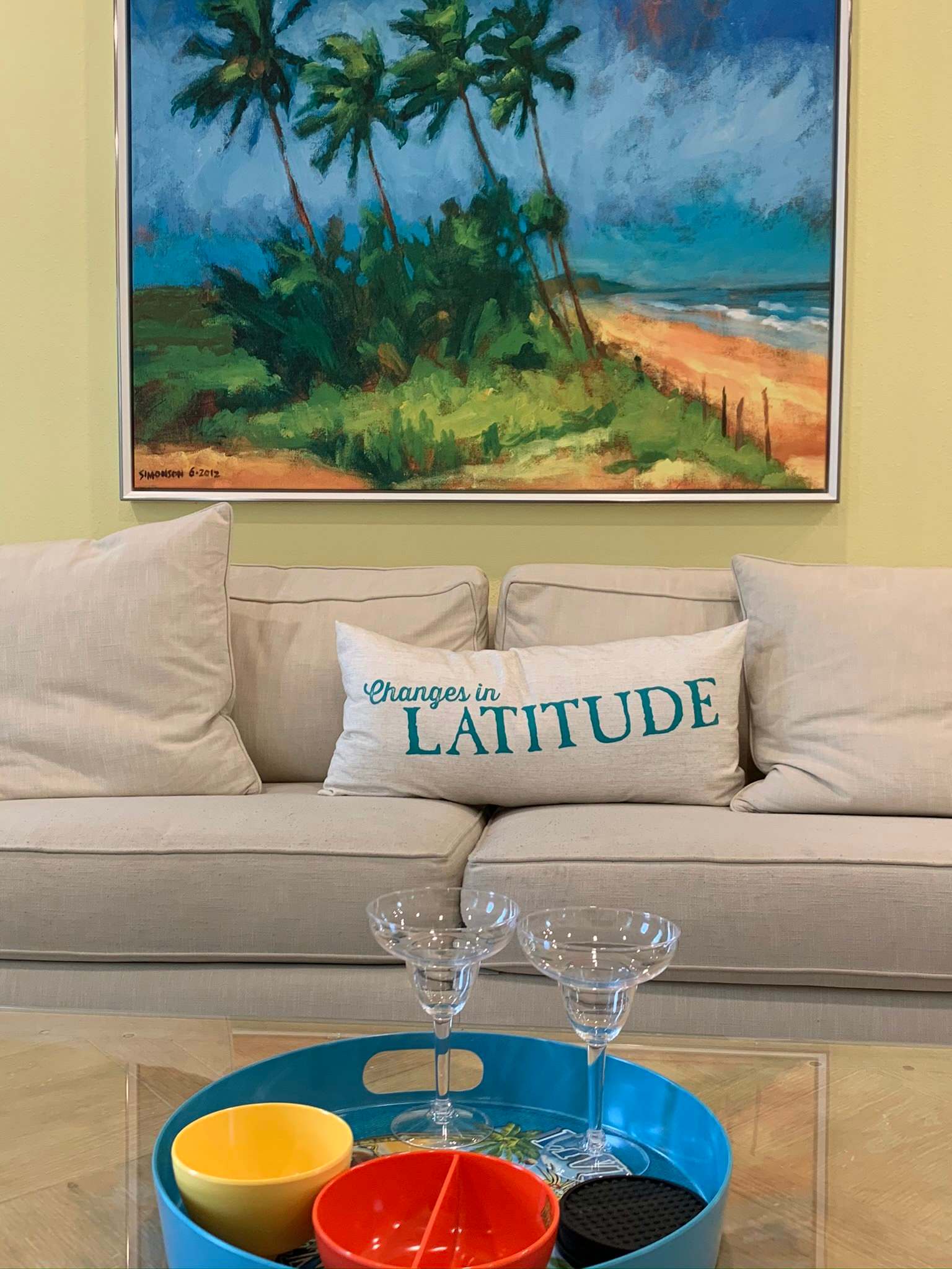 Living room open concept to the kitchen