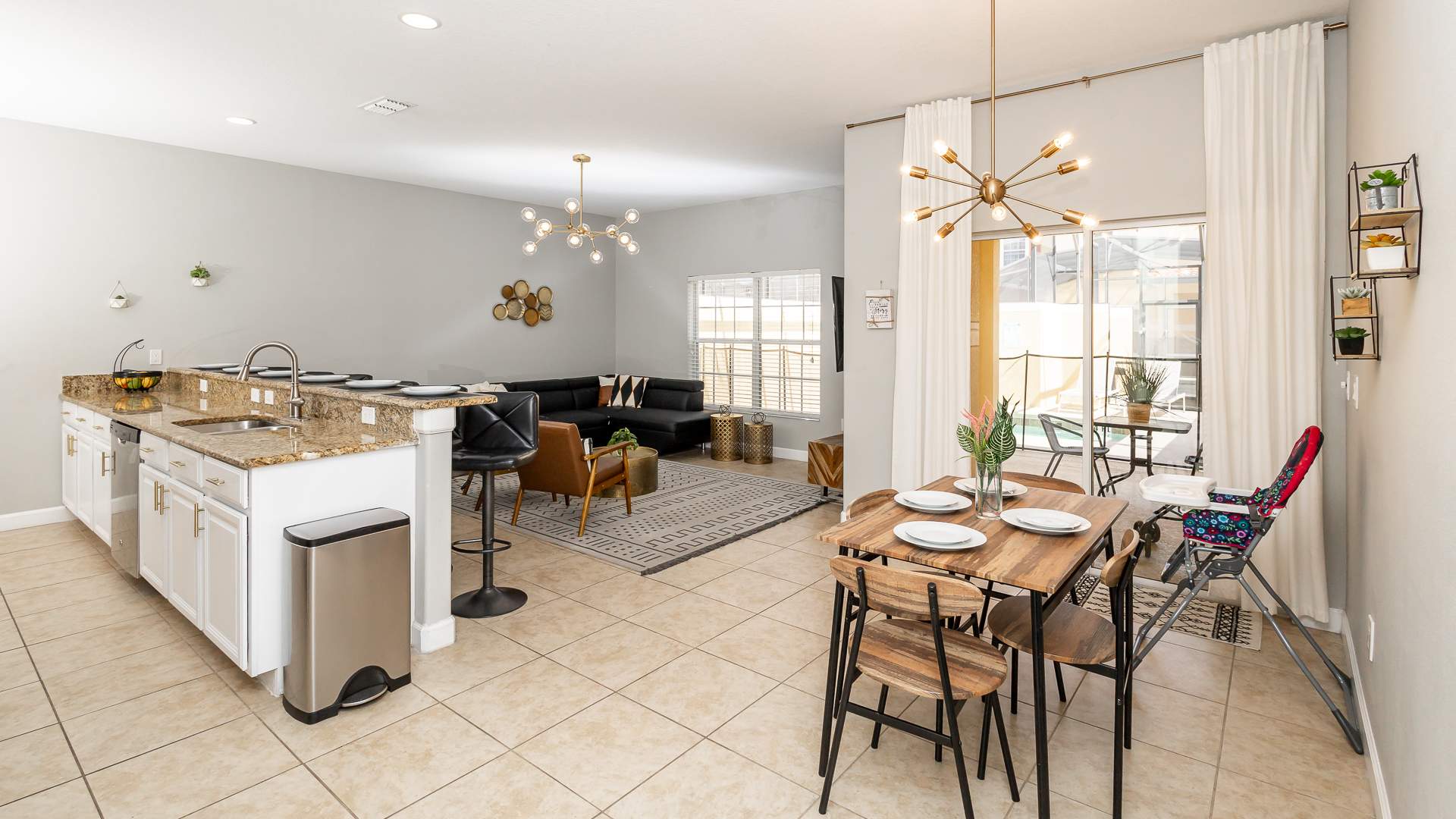 Sunset Chic at Paradise Palms!