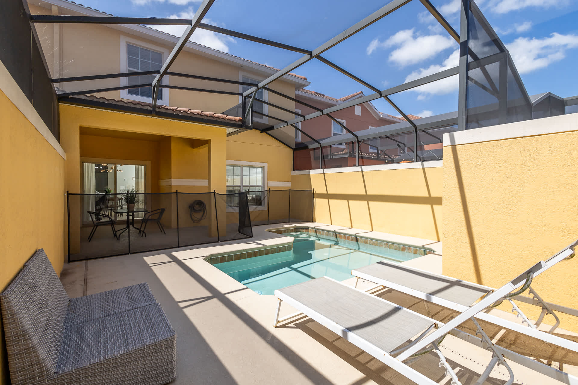 Sunset Chic at Paradise Palms! 5