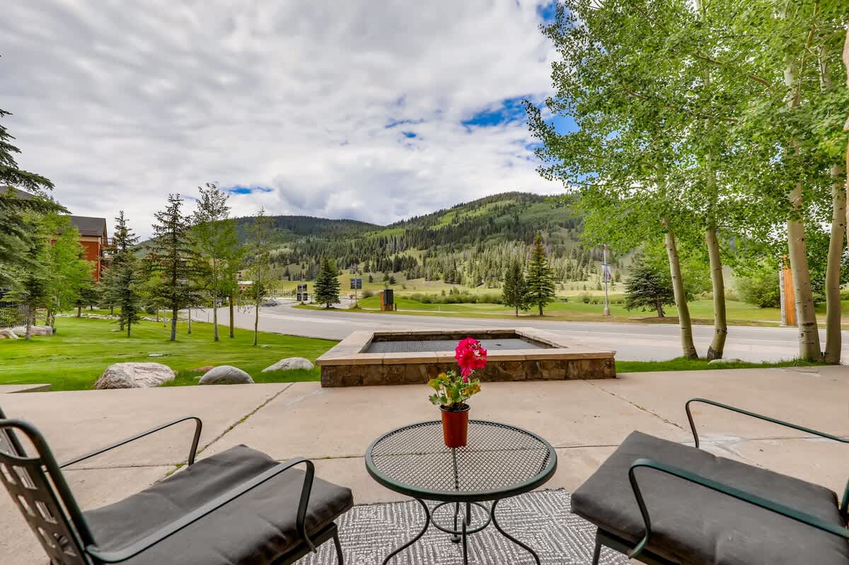 Upscale Luxury-Next to Slopes/Golf, View, Hottub