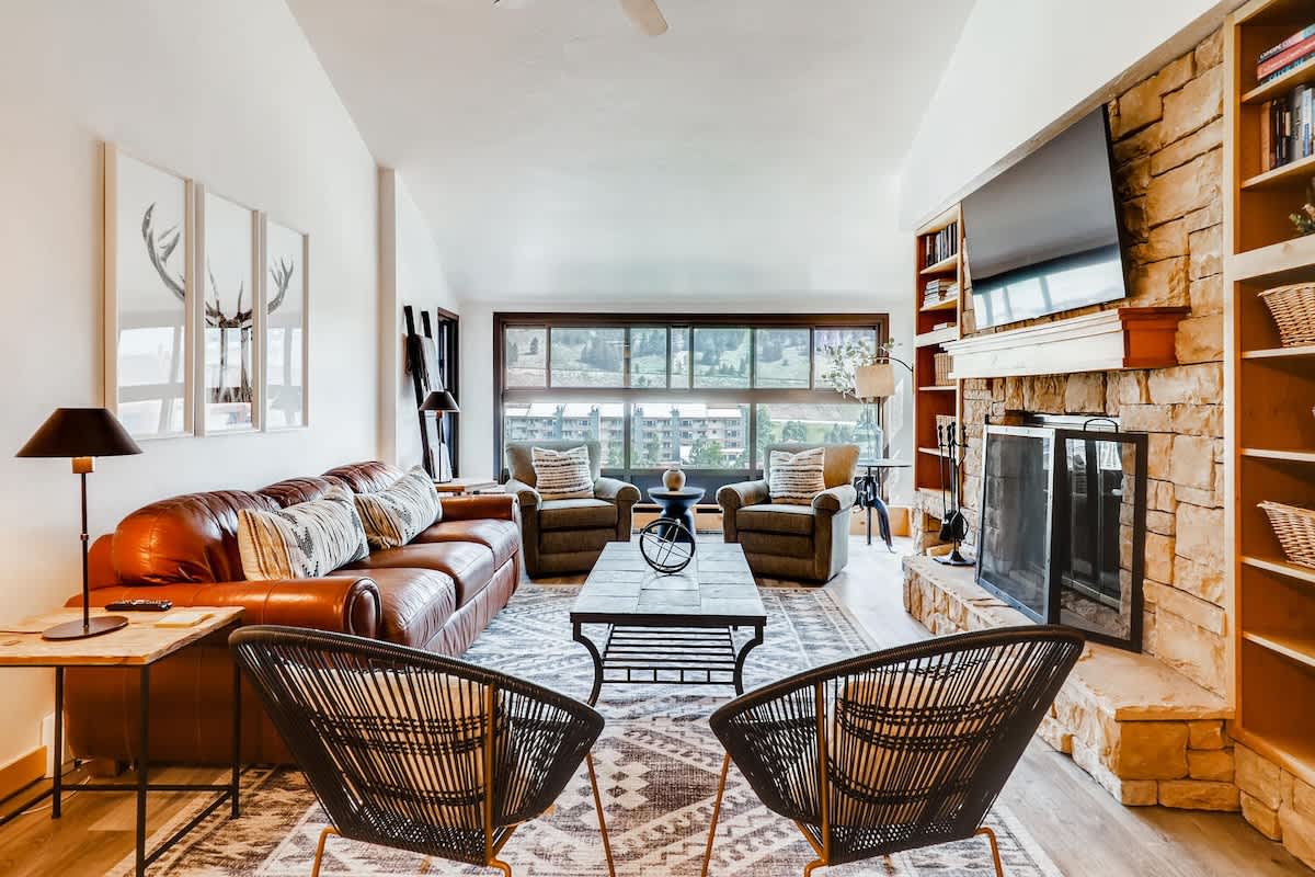 True Ski In/Out Luxury Condo w/ fireplace, views