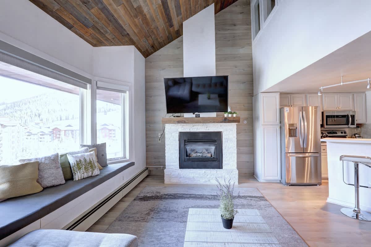 Penthouse, Ski slope views, Walk to Slopes