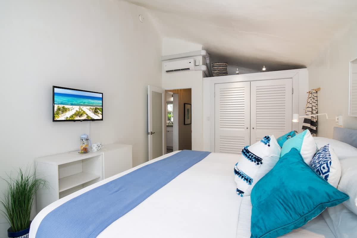 Sea Biscuit 1BR/1BA Oceanfront Sea Lodge at Rum Point 4