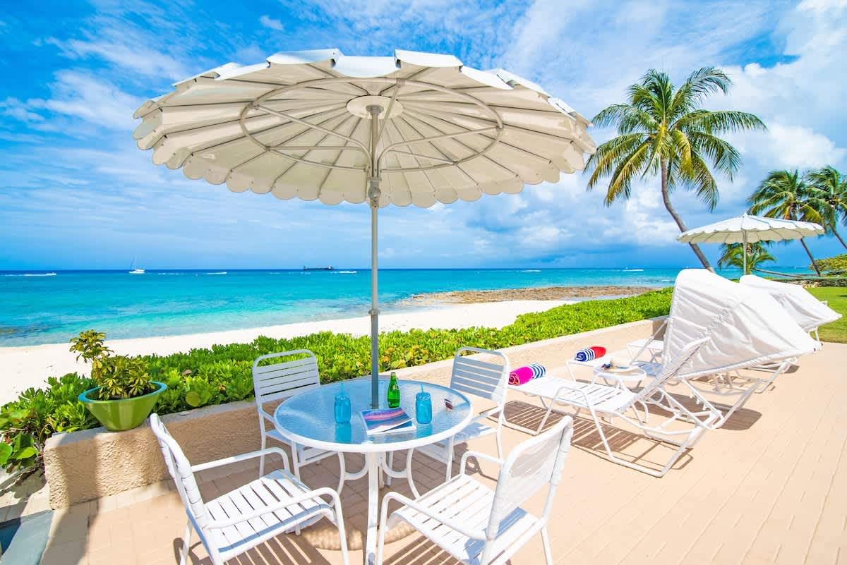 Cocoplum #5 – 2BR Oceanfront Condo on Seven Mile Beach 3