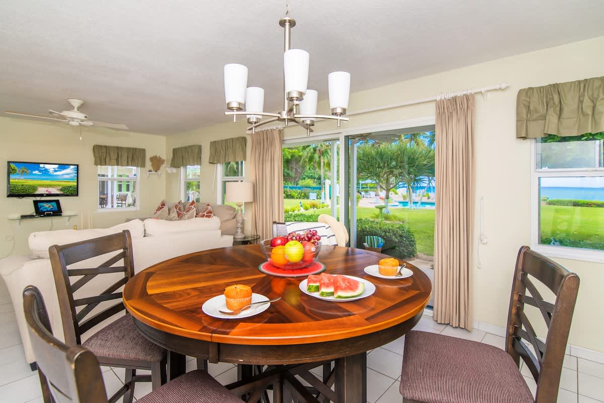 Cocoplum #5 – 2BR Oceanfront Condo on Seven Mile Beach