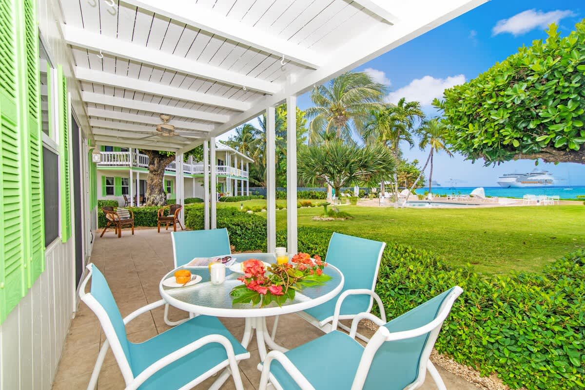 Cocoplum #5 – 2BR Oceanfront Condo on Seven Mile Beach 2