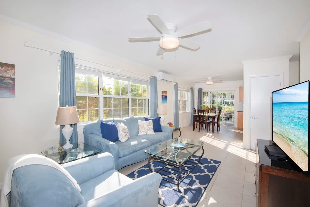 Snug Harbour View #1 – 1BR Canal‑Front Condo by Seven Mile Beach