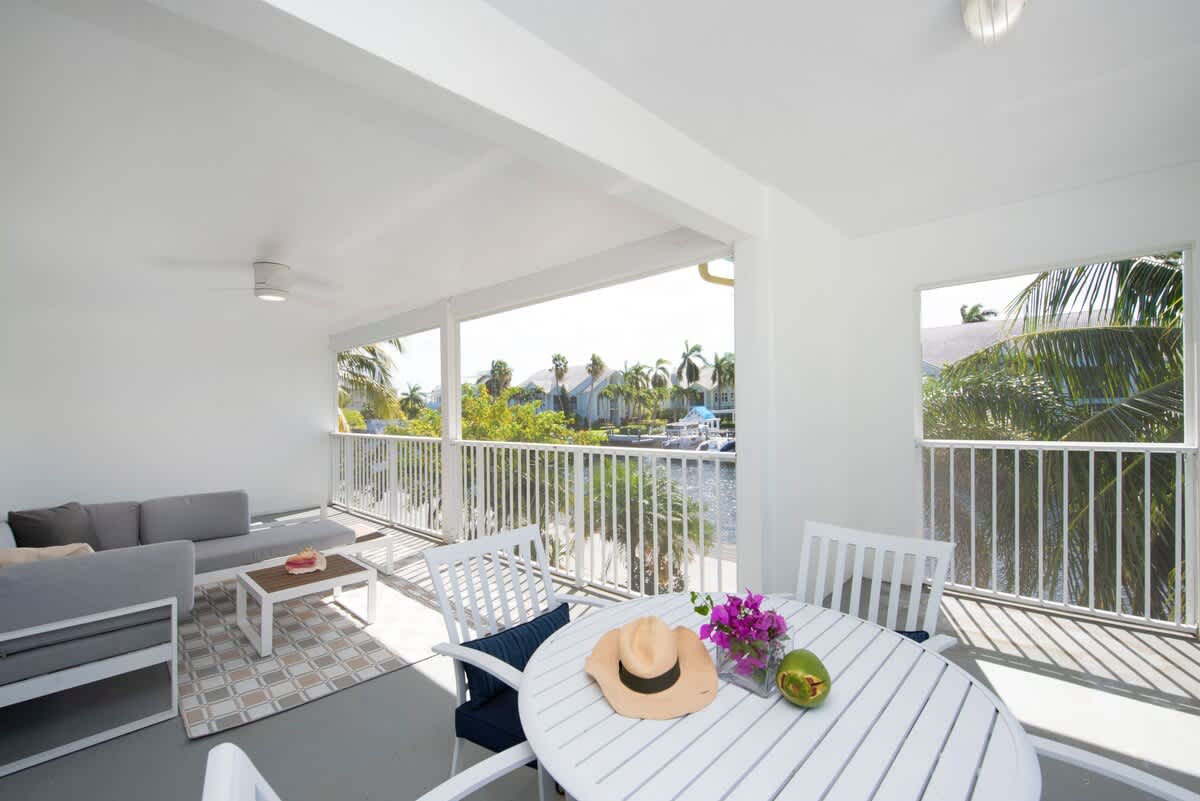Snug Harbour View #9 – 2BR/2BA Canal Front Condo by Seven Mile Beach 4