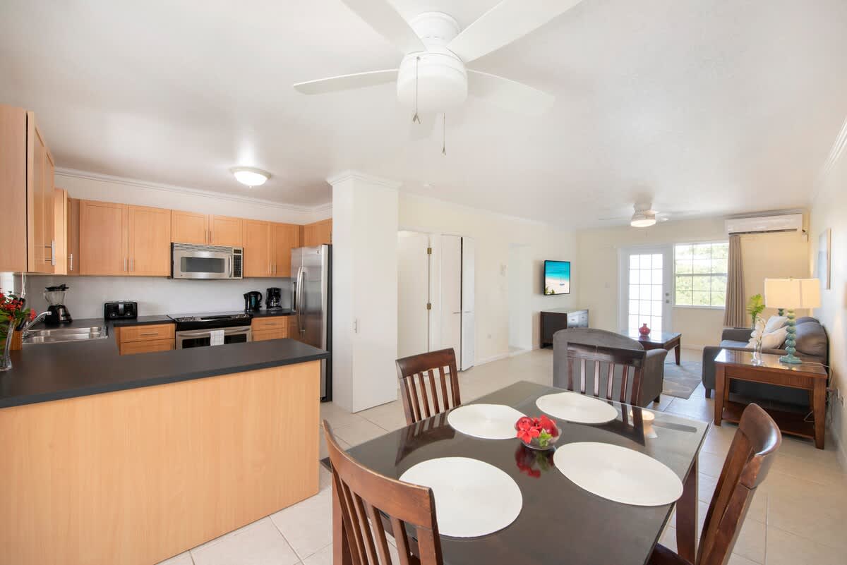 Snug Harbour View #9 – 2BR/2BA Canal Front Condo by Seven Mile Beach 3