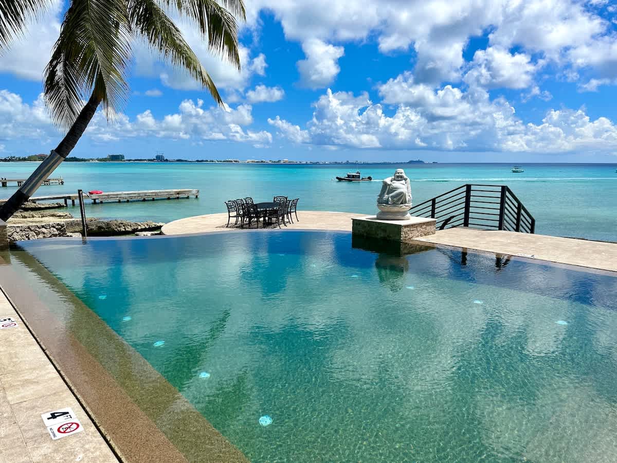 Seven Mile View #1 - 2 BR Oceanfront Condo & Pool