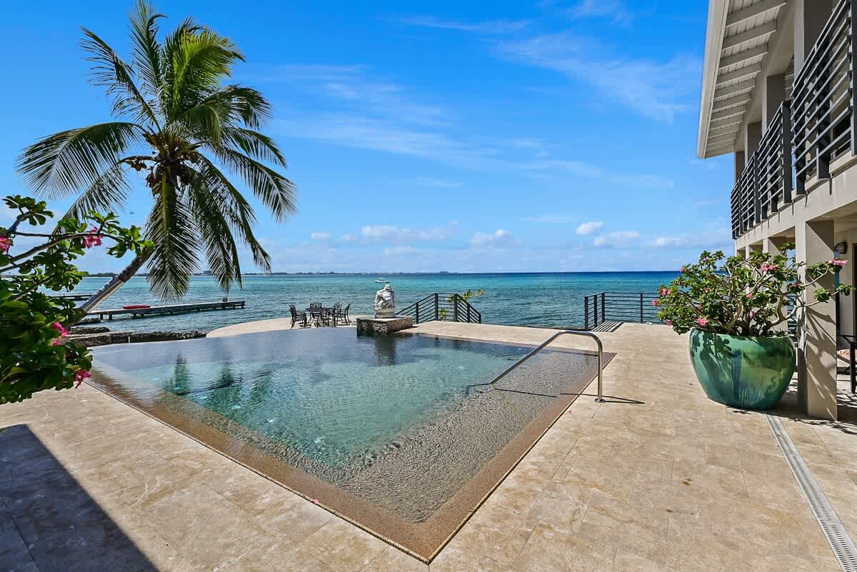 Seven Mile View #4 - 2 BR Oceanfront Condo & Pool