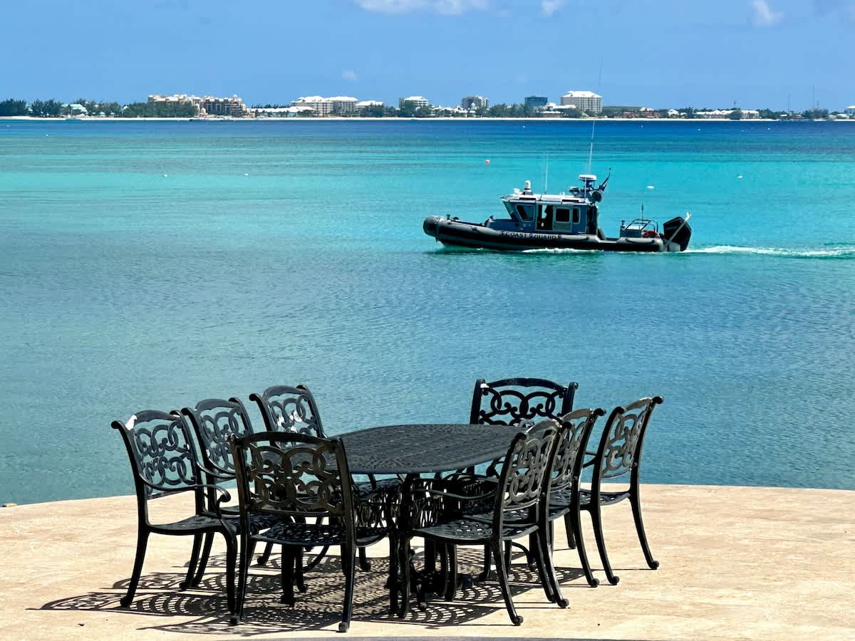 Seven Mile View #3B - Oceanfront Studio & Pool