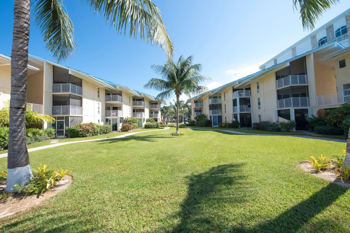 Cayman Reef Resort #6 & Pool on 7 Mile Beach 2