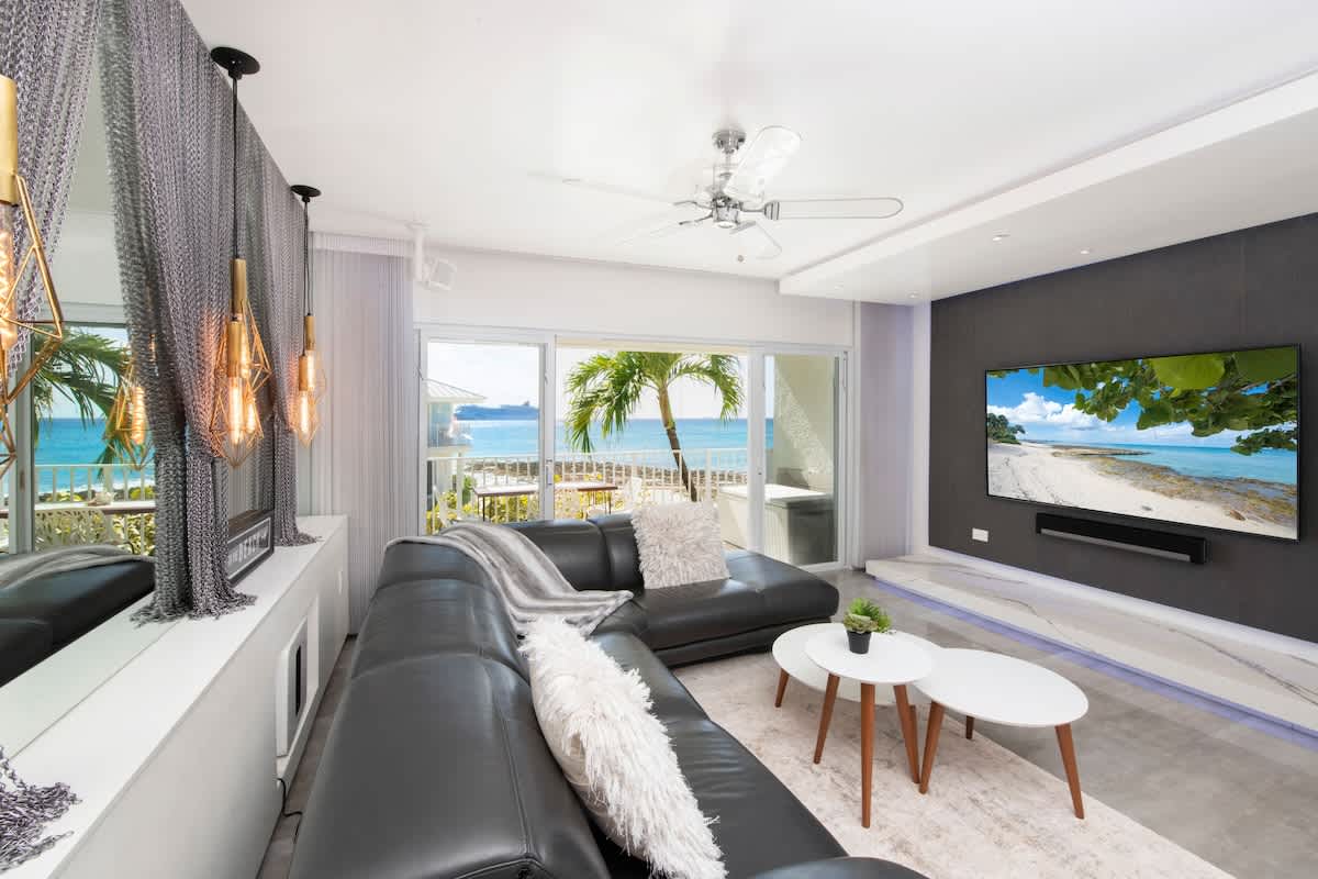 Grape Tree #10 - Luxe 2BR Ocean View Condo on Seven Mile Beach