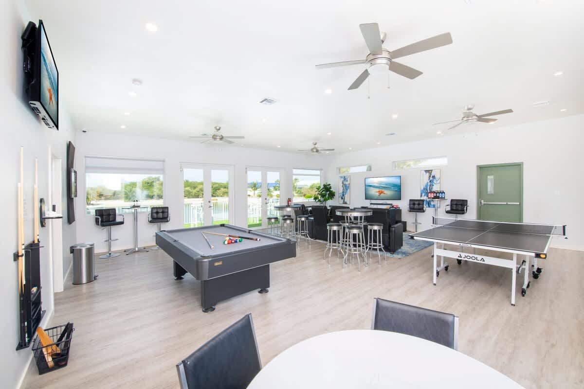 Summertime Suites #50 - One Bedroom & Pool 3