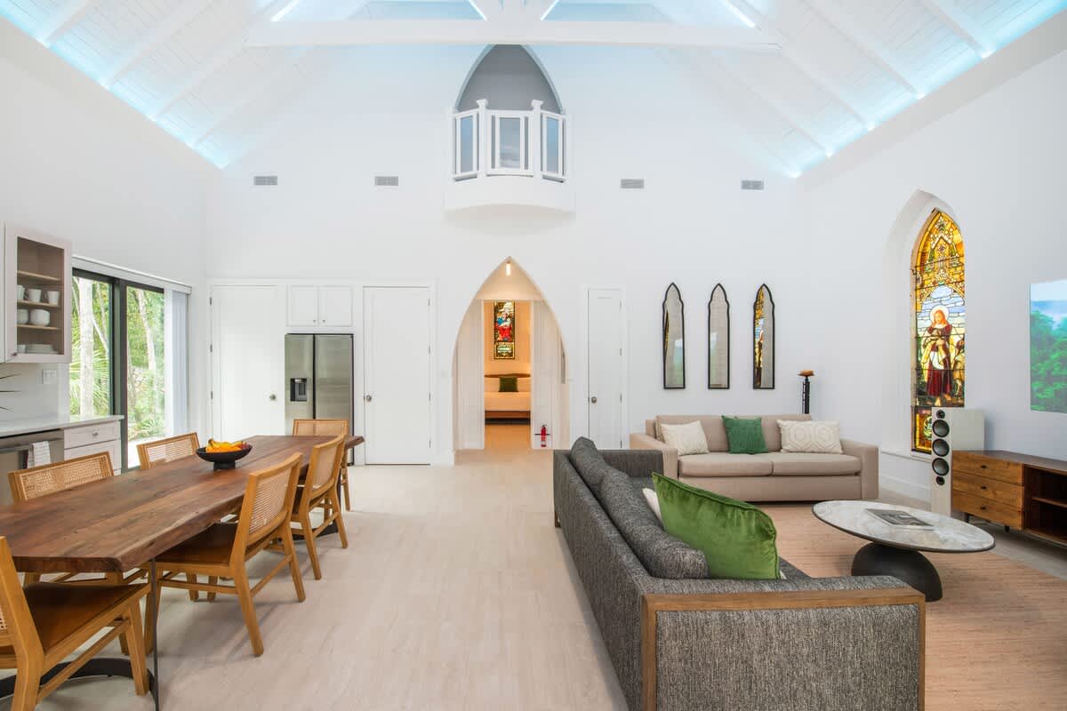 The Mastic Cottage Collection | 7BR Estate on North Side 5
