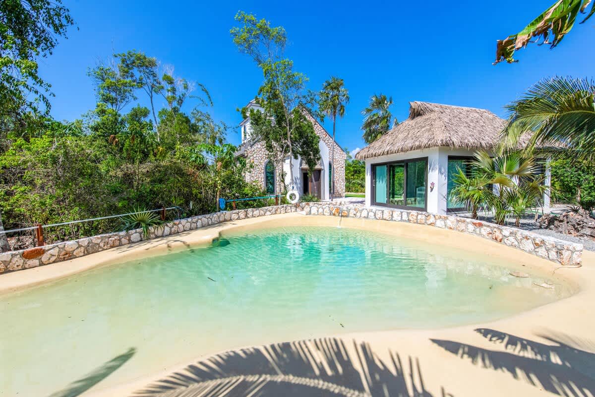 The Mastic Cottage Collection | 7BR Estate on North Side 3