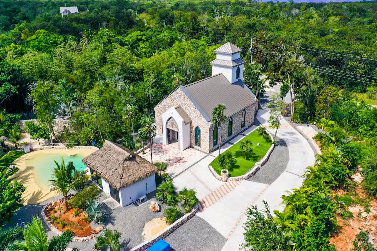 The Mastic Cottage Collection | 7BR Estate on North Side