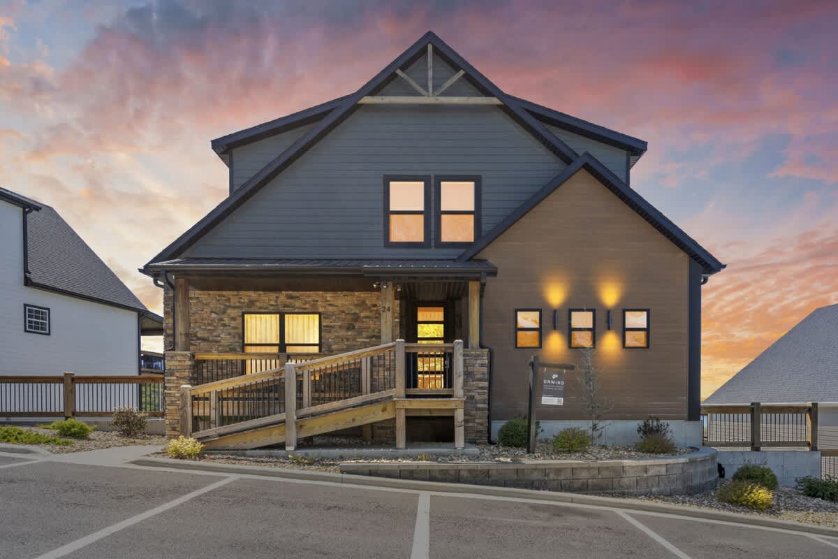  Table Rock Lakeview Lodge | Indoor Pool Sleeps 36 — Hollister, MO — vacation rental