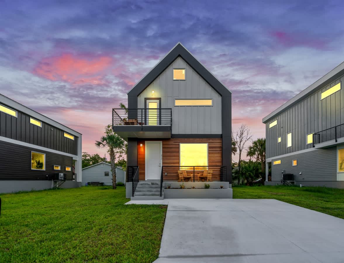  Luxury Riverside Home, Steps to Historic District & Parking — St. Augustine, FL — vacation rental