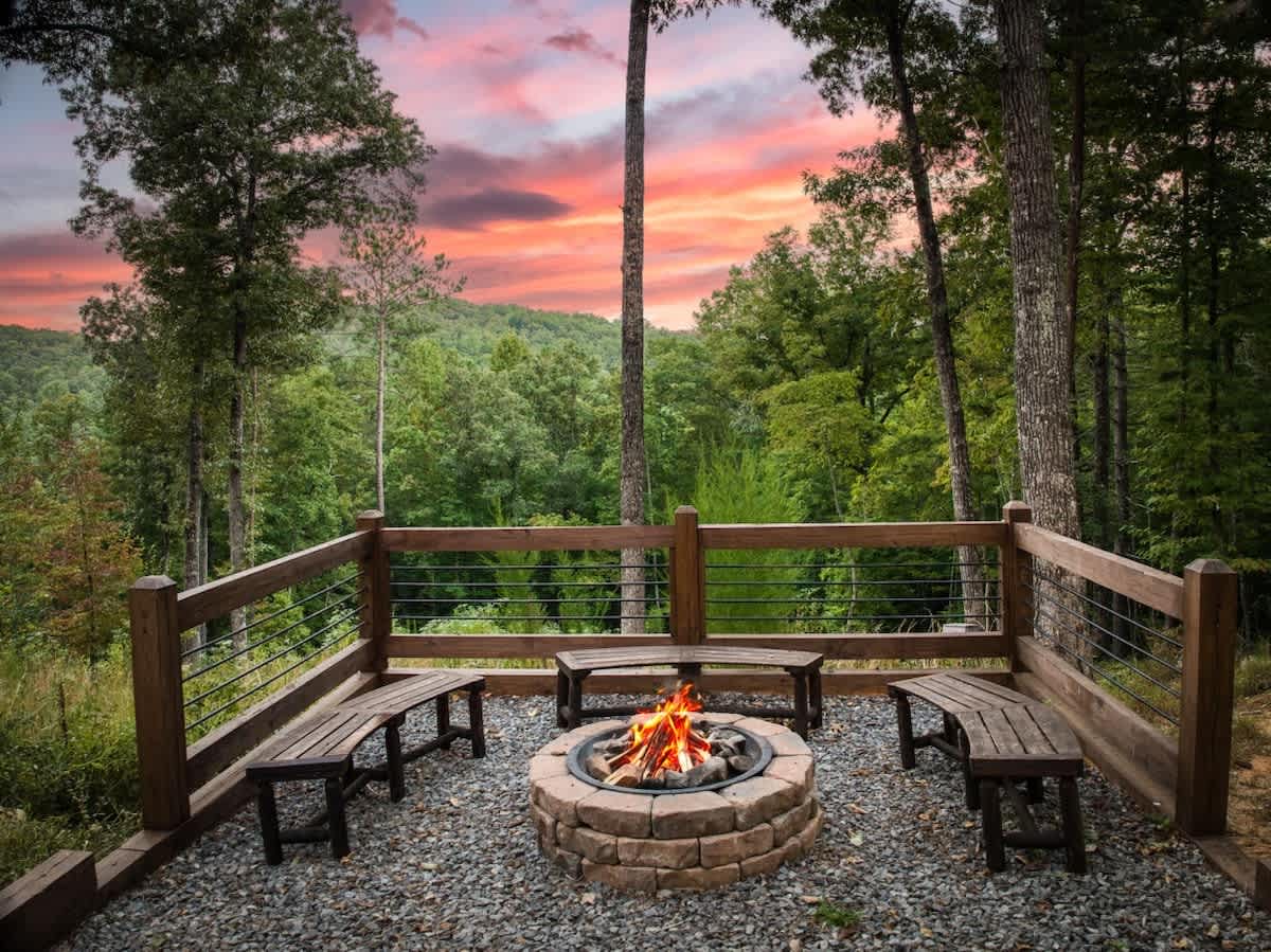 Mountainside Retreat w/ Hot Tub & Panoramic Views — Blue Ridge, GA — vacation rental