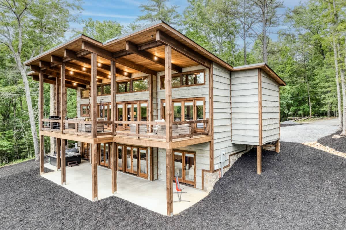 Turkey Ridge – Secluded Getaway: Hot Tub & Games — Fannin County, GA — vacation rental