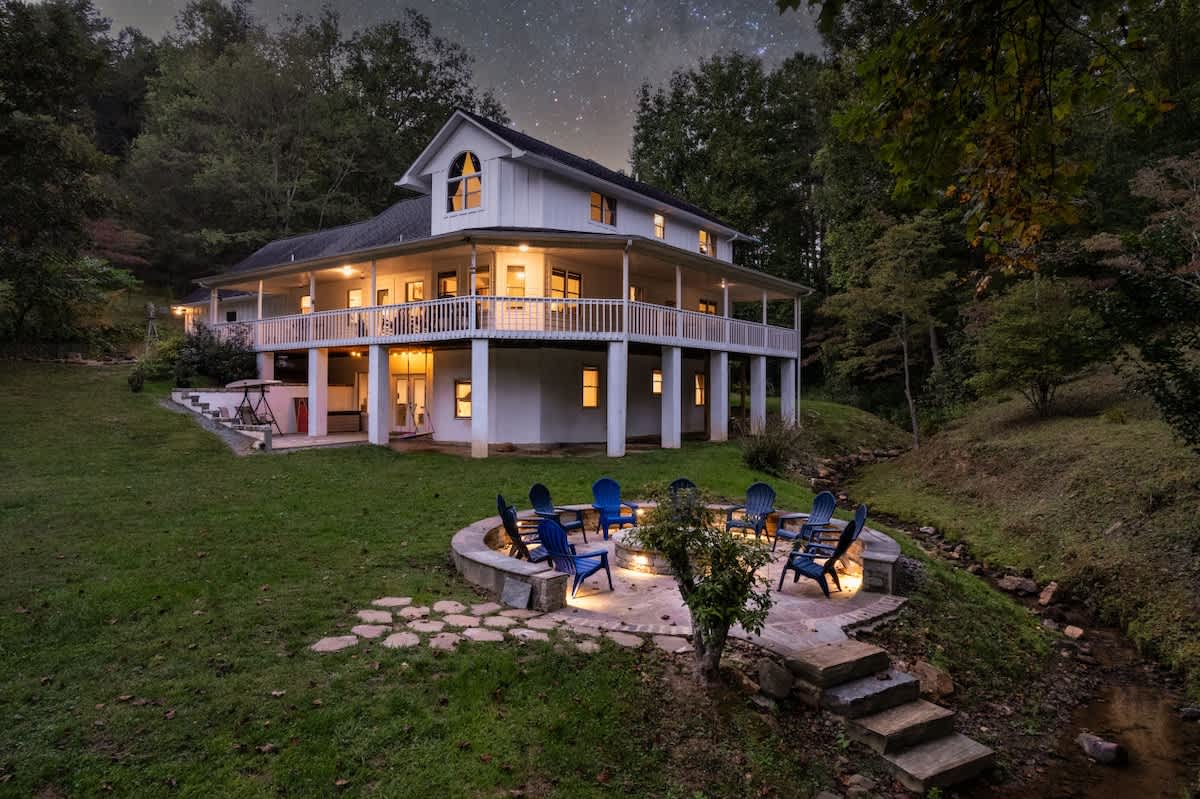 Creekfront 30-Acre Retreat • Hot Tub & Firepit — Ellijay, GA — vacation rental