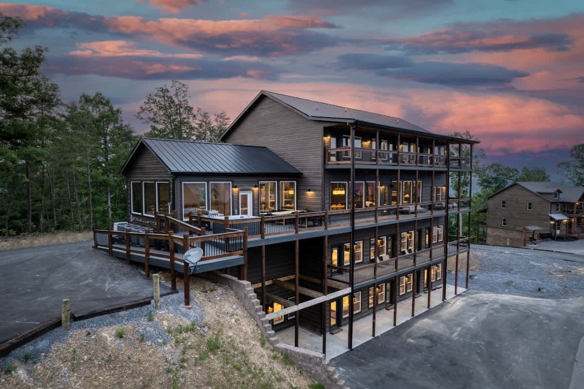 Luxury 20BR Mtn Estate | Indoor Pool & Hot Tub — Pigeon Forge, TN — vacation rental
